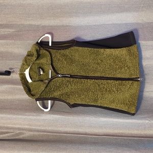 Athleta medium fuzzy vest